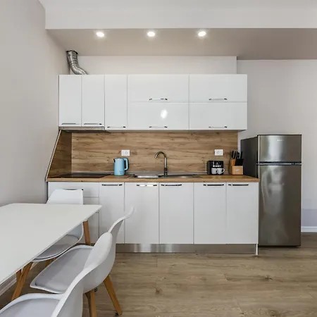 Cozy Wave Retreat 2 Min Walk By Pikhost Golem (Tirana)